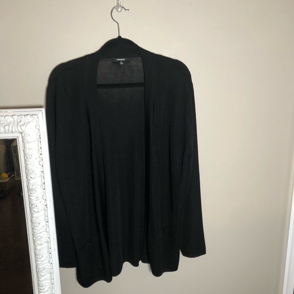 Elegant Premise black cardigan with pockets